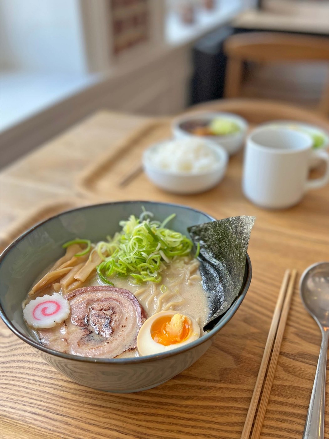 Bol de ramen tonkotsu avec œuf mollet