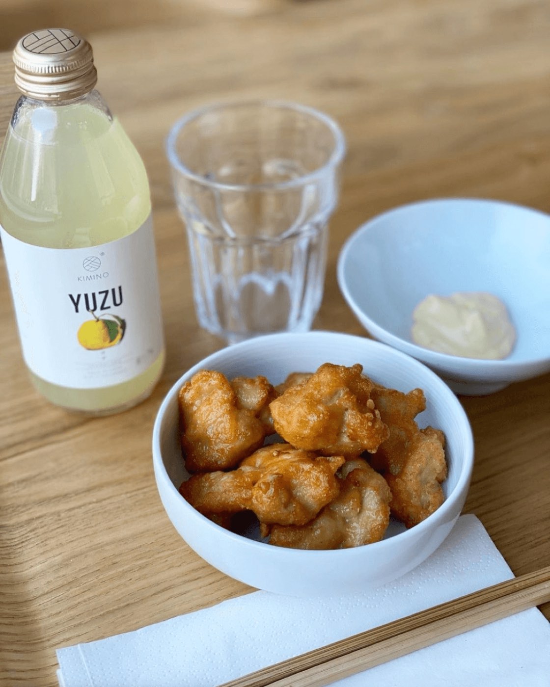 Karaage servi avec un yuzu soda
